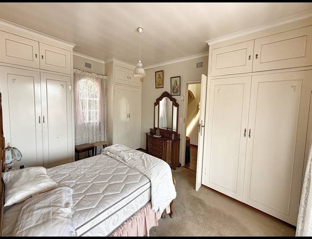 5 BEDROOM HOUSE FOR SALE IN THE HILL